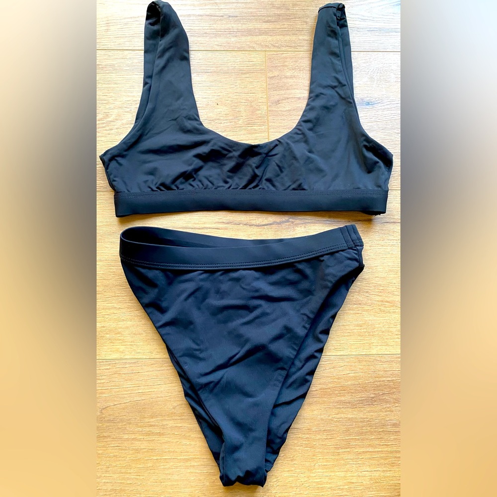 Dippin’ Daisy’s bikini set black Matador top and ultra bottom XS/S